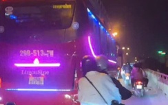 Hà Nội: Xử lý tài xế xe khách bật còi hơi, ép xe trên cầu Chương Dương