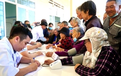 Binh đoàn 15 chăm sóc sức khỏe cho đồng bào Gia Lai sau bão lũ