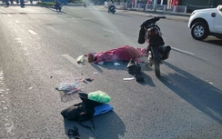 TP.HCM: Xe máy va chạm người đi bộ, 2 người thương vong
