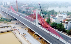 Cận cảnh cầu dây văng vượt đường sắt ở Thanh Hóa sắp thông xe kỹ thuật