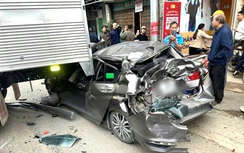 Bản tin TNGT 16/12: Xe con biến dạng sau tai nạn liên hoàn trên QL1A qua Thanh Hóa