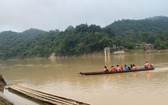 Đi đò tạm giữa dòng lũ: Nỗi lo an toàn của người dân vùng cao Nghệ An