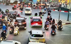 Hà Nội: Camera AI phát hiện gần 90 ô tô, hàng trăm xe máy vượt đèn đỏ