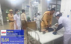 CSGT Đà Nẵng dùng xe đặc chủng đưa học sinh lớp 1 bị rắn cắn đi cấp cứu kịp thời