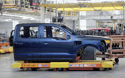 Nhiều hãng ô tô Mỹ từ bỏ xe điện để cắt lỗ