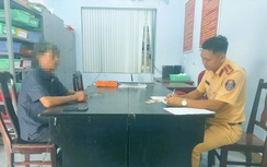 CSGT Đồng Nai xử phạt tài xế xe tải chở trẻ em trên cabin tay lái