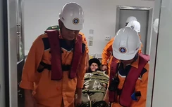 Chạy đua với thời gian, tàu SAR 631 kịp thời cứu ngư dân nguy kịch trên biển