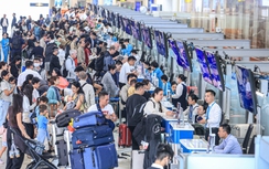 Sân bay Nội Bài đông nghẹt khách ngày cuối trước kỳ nghỉ Tết Dương lịch 2026