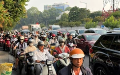 TP.HCM “căng mình” chiều cuối năm, giao thông cửa ngõ và sân bay cùng lúc tăng áp lực