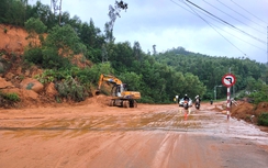 Huế: Xử lý xong điểm sạt lở vào khu du lịch Laguna, giao thông thông suốt trở lại