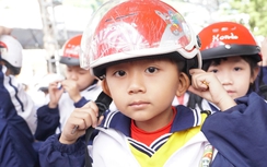 Trao 1.500 mũ bảo hiểm cho học sinh tiểu học tại Gia Lai