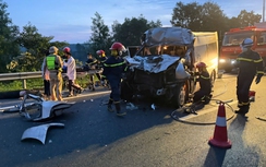 Xe khách va chạm xe đầu kéo trên cao tốc Đà Nẵng - Quảng Ngãi, 3 người tử vong