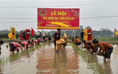 Đặc sắc lễ hội "Vua Hùng dạy dân cấy lúa"