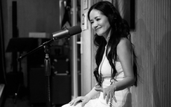 Diva Hồng Nhung: Căn bệnh ung thư là hồi chuông thức tỉnh tôi