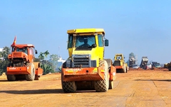 Nắng ráo nhà thầu w88 com công cao tốc Quảng Ngãi - Hoài Nhơn tăng tốc đắp nền