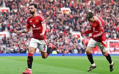 Ngoại hạng Anh: Bruno lập siêu phẩm, MU suýt có 3 điểm trước Arsenal