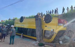 Gia Lai: Lật xe chở 20 học sinh trên quốc lộ 19B, 21 người bị thương
