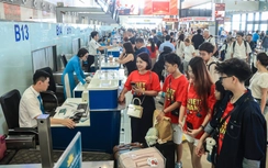 Sân bay Nội Bài đông nghẹt khách trước kỳ nghỉ lễ 30/4