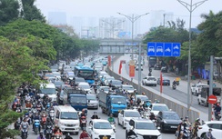 Cửa ngõ Hà Nội đông nghẹt, Vành đai 3 ùn tắc kéo dài ngày đầu nghỉ lễ