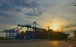Tàu container hơn 200.000 tấn lần đầu cập cảng SSIT
