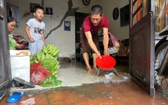 Nhà ngập nhiều ngày sau cơn mưa lớn nhất 8 năm, người dân Thủ Đức ngán ngẩm
