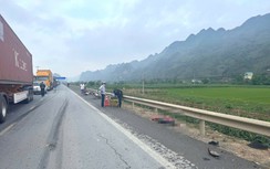 w88 link vao w88 moi nhat 15/5: Xe đầu kéo va chạm 3 xe máy trên QL1A, 2 người thương vong