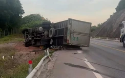 Bản tin TNGT 21/5: Va chạm w88 com vn tải trên cao tốc Cam Lộ - La Sơn, 2 người bị thương