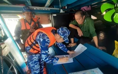 Bắt tàu cá vận chuyển trái phép 60.000 lít dầu trên biển Tây Nam