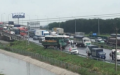 Tai nạn giữa xe khách và ô tô tải, cao tốc Cao Bồ - Mai Sơn ùn tắc kéo dài