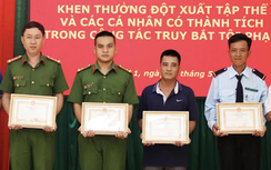 Khen thưởng đột xuất người dân và công an trong vụ bắt nóng kẻ cướp ngân hàng