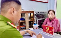 Bắt "nữ quái" vờ mua vàng rồi lấy trộm 5 chiếc vòng