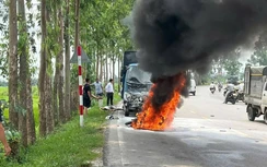 Hải Dương: Va chạm với ô tô tải, một người tử vong, xe máy bị thiêu rụi