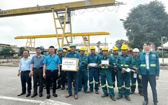 Công đoàn LILAMA trao 600 suất quà cho người lao động khó khăn trong Tháng Công nhân