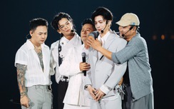 Khán giả “quẩy” nhiệt tình dưới cơn mưa nhân tạo tại concert Anh trai vượt ngàn chông gai