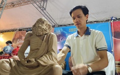 Người dân hào hứng xem nghệ nhân thổi hồn vào đất ở tuần lễ văn hóa tại Bắc Ninh