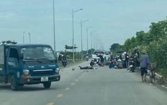 Xe máy va chạm ô tô tải, nữ sinh viên tử vong