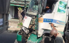 Tai nạn liên hoàn 3 xe tải chở dăm gỗ và xe máy trên QL1 qua Quảng Ngãi, giao thông ùn tắc