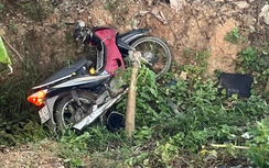 Gặp nạn trên đường đi lấy số báo danh thi tốt nghiệp, cha tử vong, con bị thương