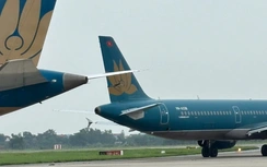 Hai máy bay va chạm trên đường lăn sân bay Nội Bài