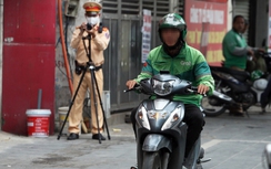 Hà Nội quyết giành lại vỉa hè cho người đi bộ, xử lý hàng trăm xe máy vi phạm