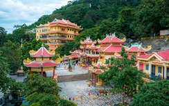 Âm vang chuông chùa trên đỉnh núi Bà Đen trong ngày đầu Tây Ninh hợp nhất