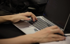 Các trang web lạm dụng trẻ em do AI tạo ra tăng vọt 400%