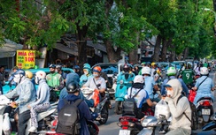 Chuyển đổi phương tiện xanh: Hà Nội đối mặt bài toán vốn và hạ tầng