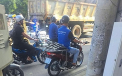 Bản tin TNGT 16/7: Hai người thương vong sau va chạm giữa xe ben và xe máy