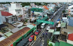 Tránh kẹt xe trên cao tốc, hàng ngàn tài xế “chôn chân” ở phà Cát Lái