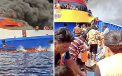 Video cháy tàu tại Indonesia, hành khách nhảy xuống biển thoát thân