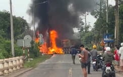 Đồng Nai: Hai xe đầu kéo bốc cháy dữ dội sau va chạm trên đường tỉnh 769