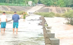 Quảng Ngãi: Nước sông dâng ngập cầu tràn, một người dân mất tích