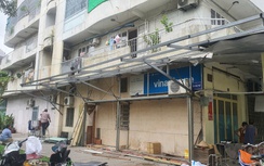 Tháo dỡ “chuồng cọp” tại cư xá Độc Lập sau vụ cháy khiến 8 người tử vong