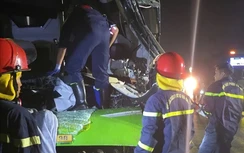 Bản tin TNGT 14/8: Hai người thương vong trong vụ ô tô khách va chạm xe đầu kéo